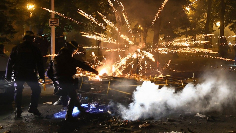 In #Frankreich hat sich viel Wut gegen den Westen aufgestaut.....
“Der Bodensatz ist in Frankreich weniger”, urteilt der #verfassungsschutzbericht und der #Thueringen-#Demokratiecheck-Präsident. 

#Nahel #Polizei #Migranten #Gewalt #Macron #Nanterres