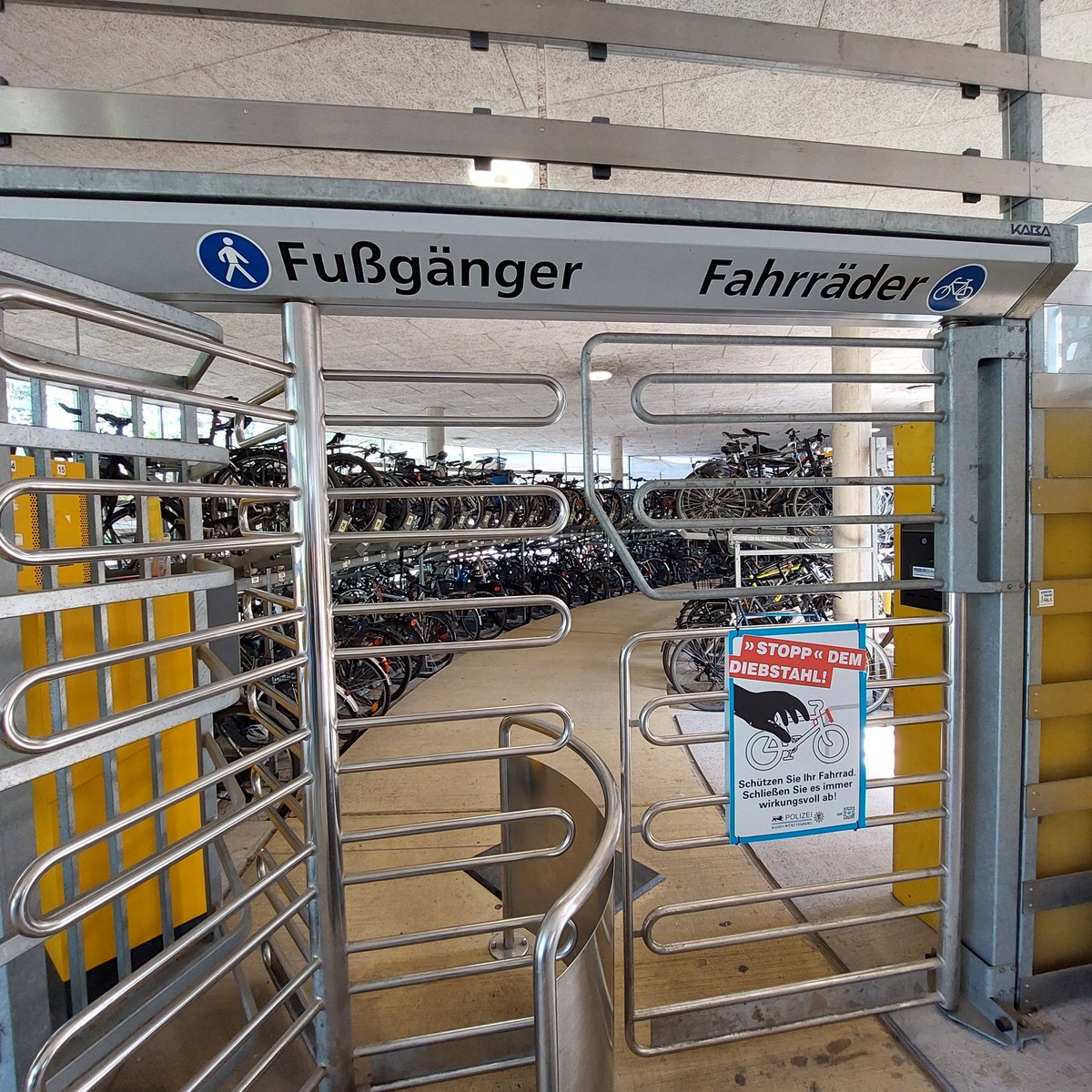 martisoriano's tweet photo. Large Bike Parkings 🚲🚲🚲 facility in #Freiburg 🇩🇪 #Radstation. With an impressive capacity of bikes parking, it's a testament to Freiburg's commitment to sustainable ♻️ transportation. It also facilitates a very good intermodality with commuter trains 🚉 and long distance. https://t.co/GpIMF8SMGv