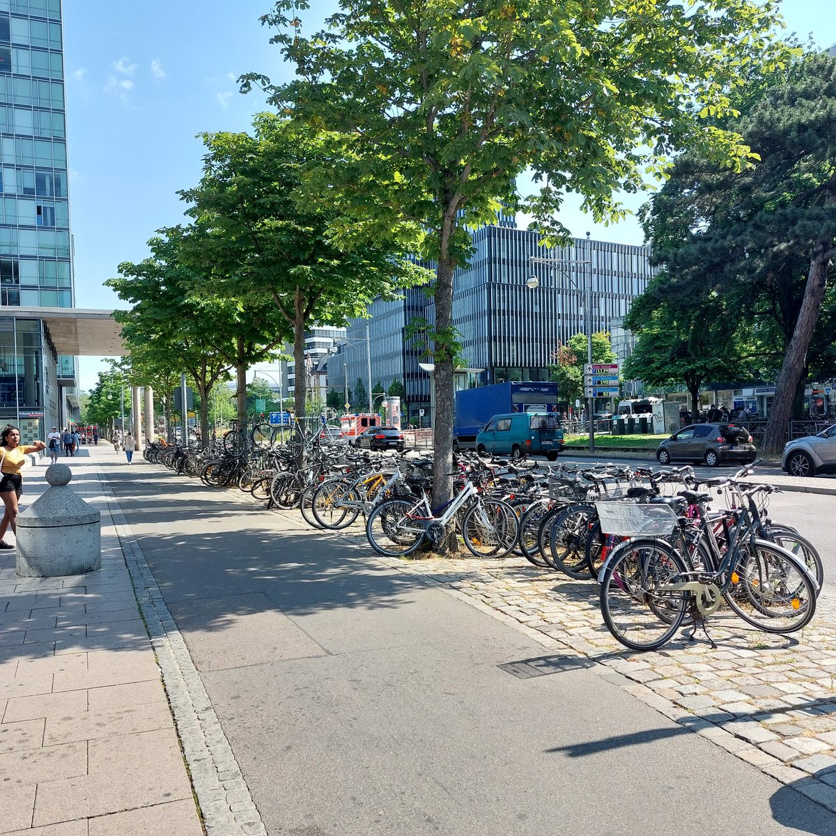 martisoriano's tweet photo. Large Bike Parkings 🚲🚲🚲 facility in #Freiburg 🇩🇪 #Radstation. With an impressive capacity of bikes parking, it's a testament to Freiburg's commitment to sustainable ♻️ transportation. It also facilitates a very good intermodality with commuter trains 🚉 and long distance. https://t.co/GpIMF8SMGv