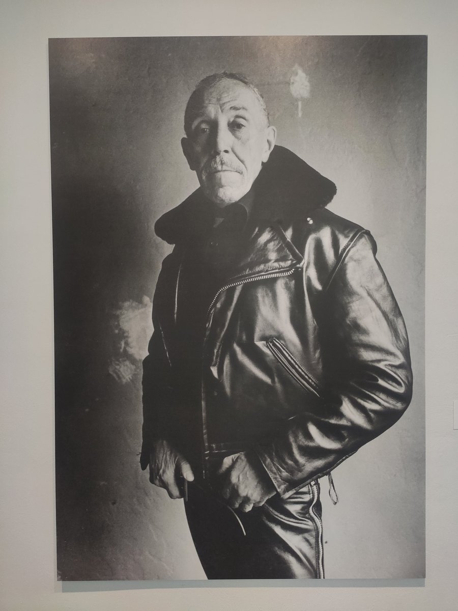 🇫🇮 Exposition Tom of Finland au musée d'art contemporain Kiasma à Helsinki. Qques échantillons parmi les plus chastes. Dans <a href="/lemonde_M/">Le magazine du Monde</a> je vous racontais en 2017 le revival de cette icône gay finlandaise. lemonde.fr/m-actu/article…