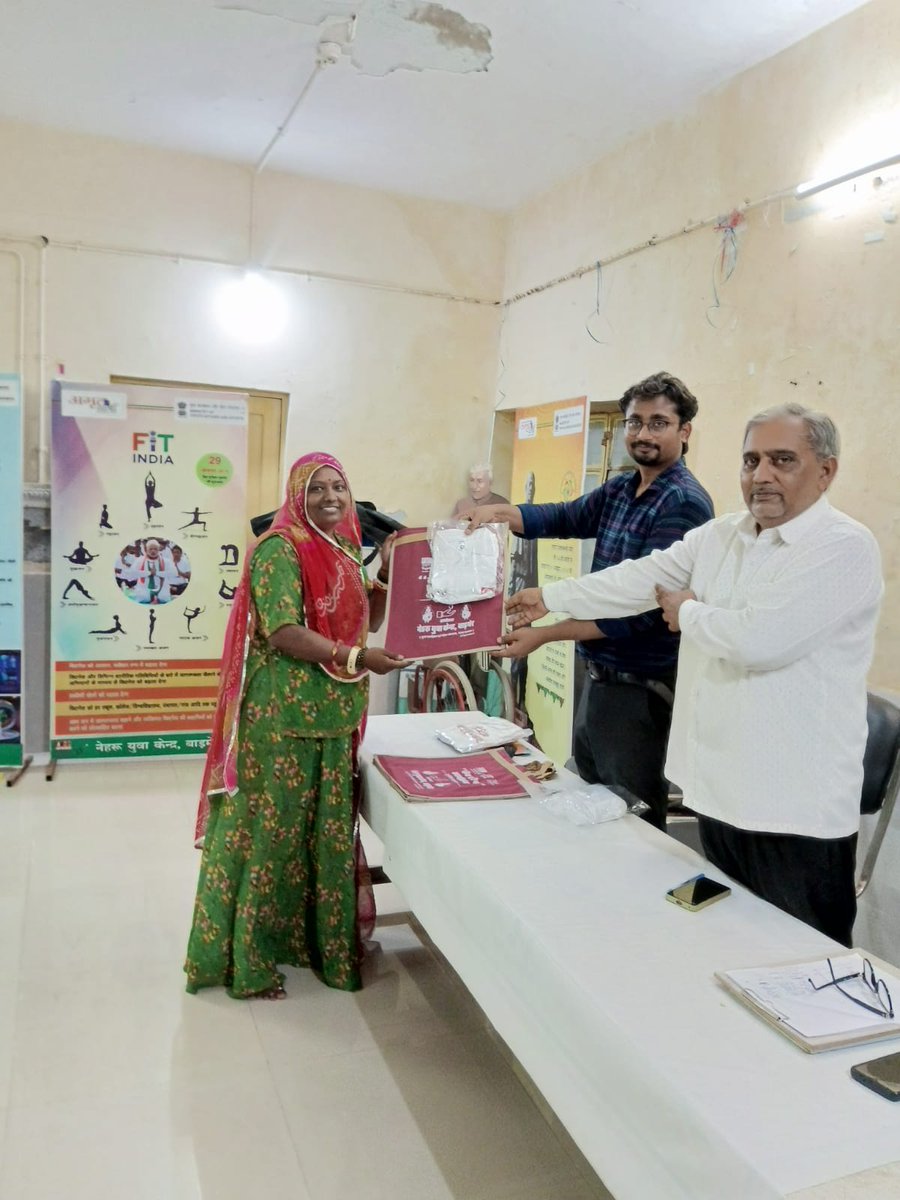 MYBharatBarmer's tweet image. #CatchTheRain #RainHarvesting #Postermaking under the Catch the Rain Phase- 3.0  organized by Nehru Yuva Kendra Barmer @BarmerNyk 
@ianuragthakur @Nyksindia @archanavarmaIAS @BarmerDm @Barmer_Police