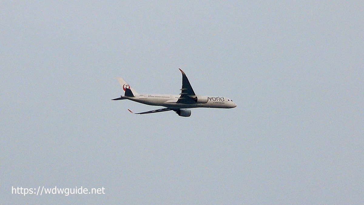 tks_hara's tweet photo. ✈️６月撮影分の在庫一掃 📸　その６

❤️ JL914　OKA ⇒ HND　✈️Airbus A350-941　JA15XJ 🌏
🇫🇮 AY5084, 🇶🇦 QR6816, 🇺🇸 AA8450,
🇺🇸 HA5426 との共同運航便 🥰
#日本航空　#Airbus_A350XWB　#onworld https://t.co/8jWfM1Dfav