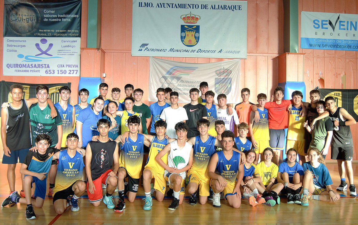 Un año  más  nuestro particular Verano Amarillo vuelve a ser un éxito, 100 chicos y chicas de nuestra escuela llenando las pistas durante un mes más.

Agradecer la colaboración de la tienda Puntiti Sport Aljaraque.

Buen verano a tod@s.¡FiebreAmarilla!

Aljabasket.blogspot.com.es