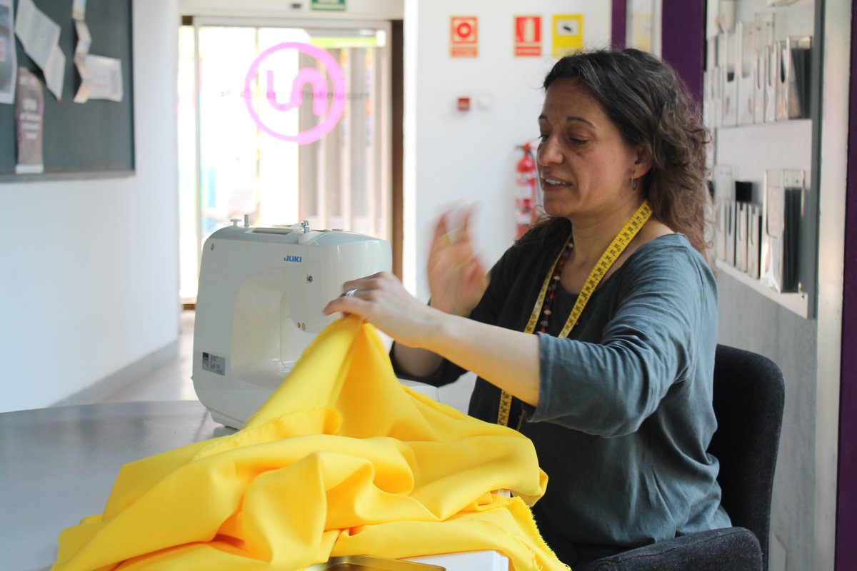 🔨🧶 Les artistes d'Espai d'Arts ja fa dies que treballen en les instal·lacions artístiques que podreu visitar a l'𝗢𝗯𝗲𝗿𝘁 𝘅 𝗩𝗮𝗰𝗮𝗻𝗰𝗲𝘀!

·𝗙𝗲𝗿 𝗶 𝗱𝗲𝘀𝗳𝗲𝗿 de Laia Solé
·𝗔𝗶𝘅𝗼̀ 𝗾𝘂𝗲̀ 𝗲́𝘀? de Queralt Illa 
·𝗟𝗮 𝗰𝗮𝗺𝗯𝗿𝗮 𝗹𝘂́𝗰𝗶𝗱𝗮 de Glòria Giménez