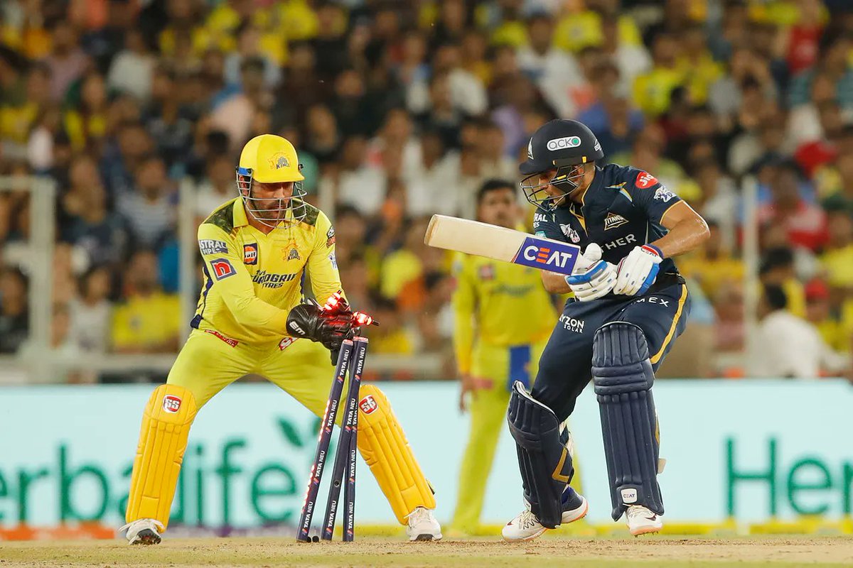 CricSuperFan's tweet image. When Lightning ⚡ Striked In #IPL2023Final Courtesy Thala Dhoni !! 💛🔥

#MSDhoni | #WhistlePodu | #CSK 
📸: IPL/BCCI