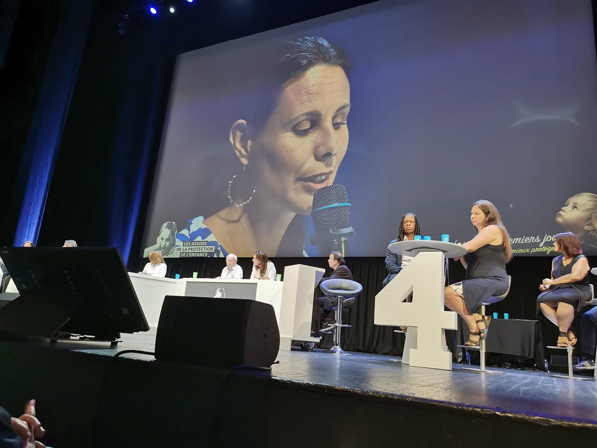 ProtectEnfance's tweet photo. Laetitia Sauvage, co-présidente de l’Adepape de la Réunion, chargée de mission à l’Observatoire de la parentalité de la Réunion, explique que tous les intervenants de l’atelier 1 ont marqué leur préoccupation commune à ne pas « coloniser la famille".  #assisesprotectionenfance https://t.co/JLhtIN8LLS