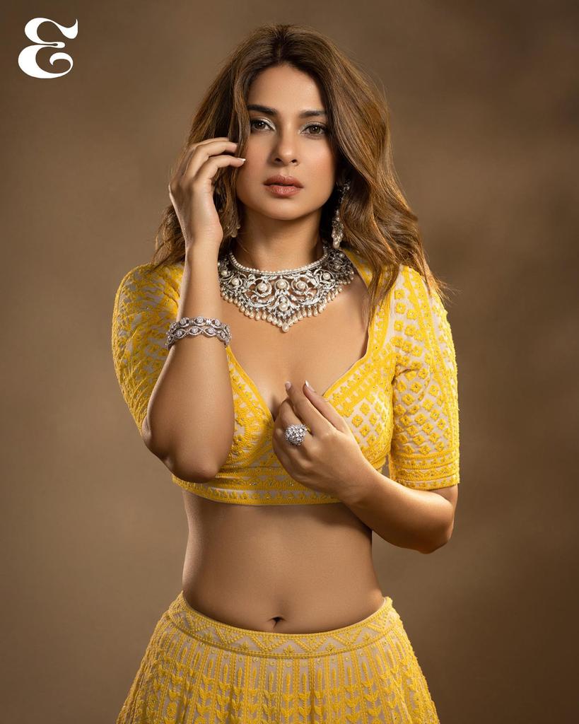 angel_ank1's tweet photo. She just keeps slaying🧎‍♀️🥵 #JenniferWinget https://t.co/ZQMno3TwJ2
