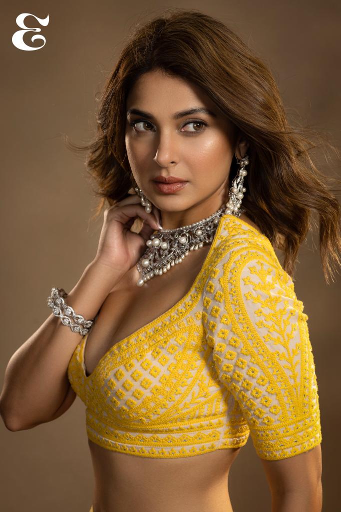 She just keeps slaying🧎‍♀️🥵 #JenniferWinget