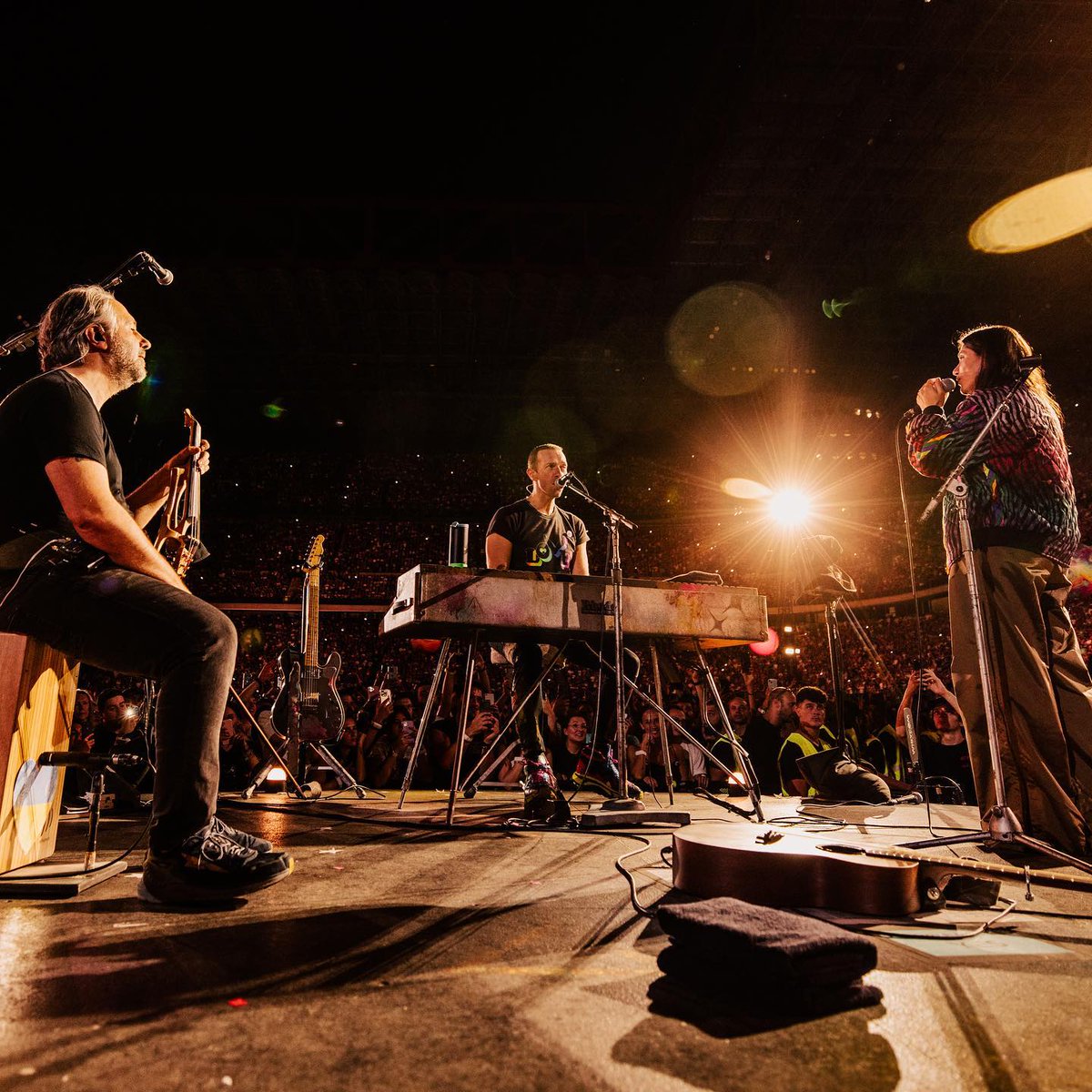 elisatoffoli's tweet image. Non riesco ancora a crederci.
Grazie Chris, grazie @coldplay 

📷 @annaleemedia