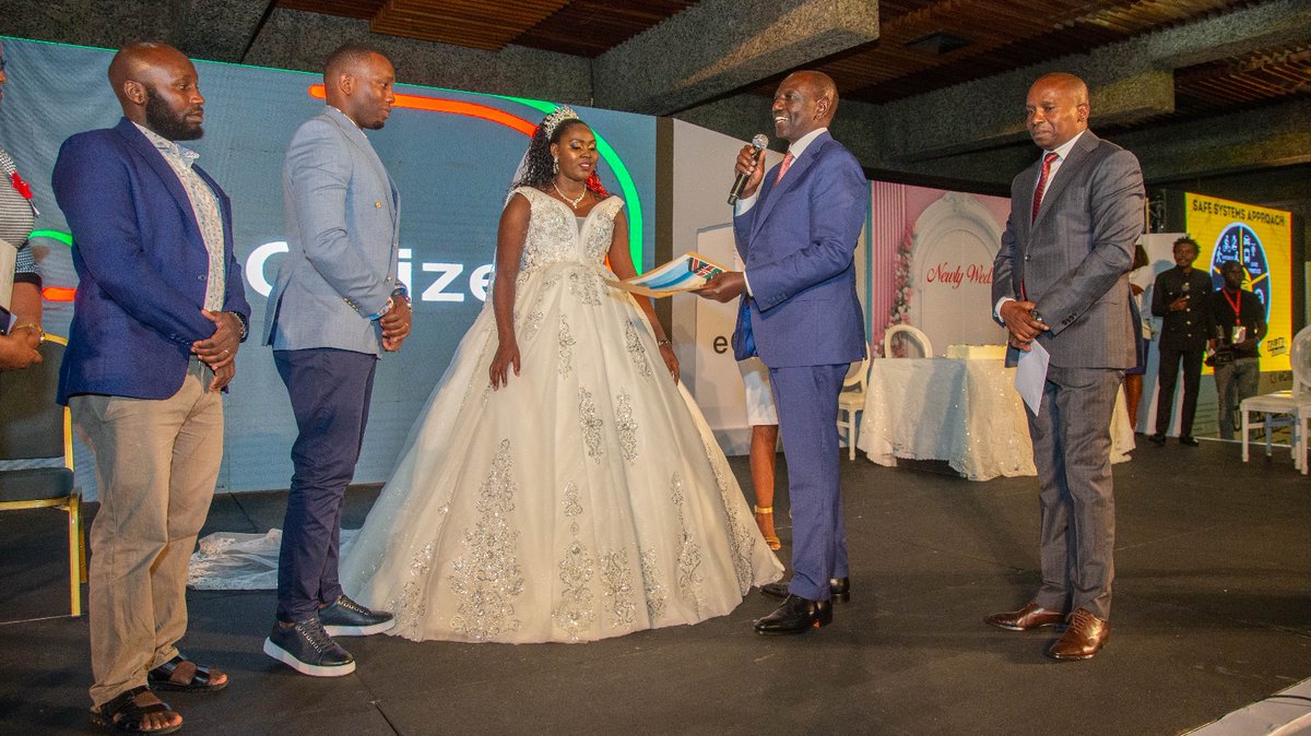 𝐏𝐑𝐄𝐒𝐈𝐃𝐄𝐍𝐓 𝐑𝐔𝐓𝐎 𝐔𝐍𝐕𝐄𝐈𝐋𝐒 𝐎𝐍𝐋𝐈𝐍𝐄 𝐆𝐎𝐕𝐄𝐑𝐍𝐌𝐄𝐍𝐓 𝐒𝐄𝐑𝐕𝐈𝐂𝐄𝐒

Kenyans can now access over 5,000 Government services online.

President <a href="/WilliamsRuto/">William Samoei Ruto, PhD</a> said the digitisation will enhance efficiency and inclusivity in service delivery.  

The