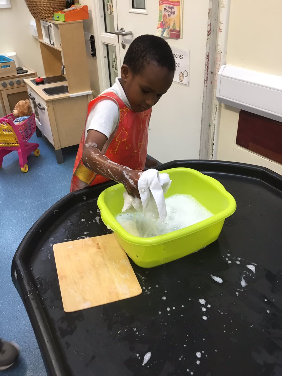StmThinkers's tweet photo. We compared how Kitty Wilkinson washed her clothes with how we washed clothes today. We also wrote her a letter to say thank you. #STMHistory #STMWriting https://t.co/2KQf9QCIkz