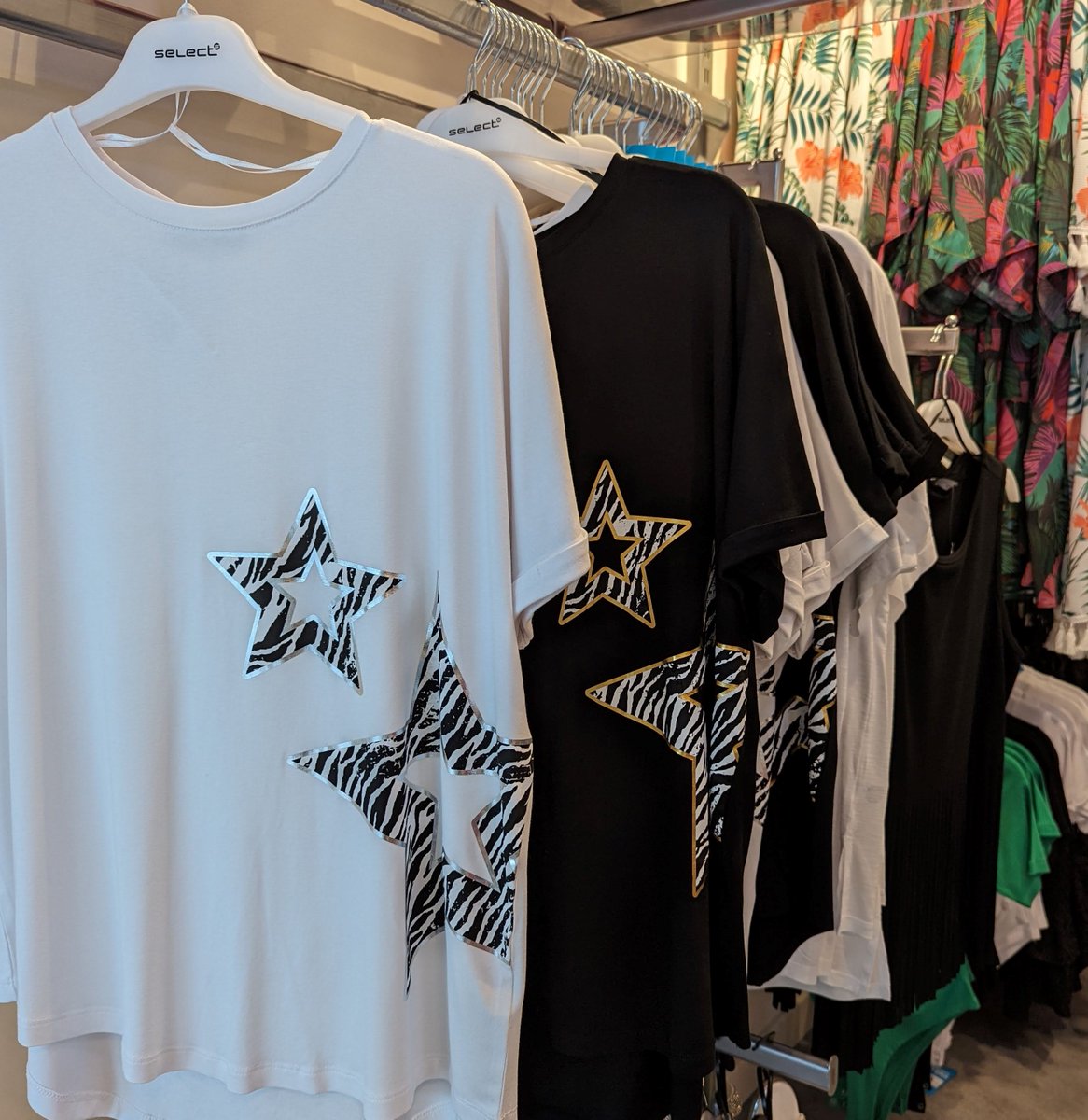 AlhambraCentre's tweet image. Summer-ready styles in beautifully tropical pinks and greens 😍🌴🌺 @SelectFashion has everything you need for a festival, holiday, beach day or garden party - take a look! 👀 🙌

#SlayInSelect #SelectStyle #SummerFashion