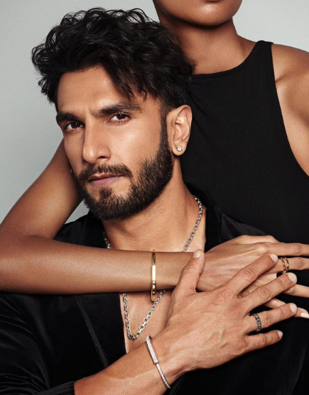 jameelamini's tweet photo. Tiffany &amp; Co. Ranveer Singh.
Separately, meh. Together? Oof, hats off to whoever made that partnership happen 🔥 https://t.co/a2OP0yJpPh
