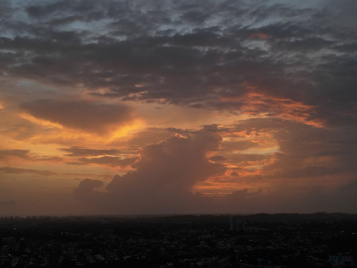 Amanecer con bruma #Guaynabo #PuertoRico