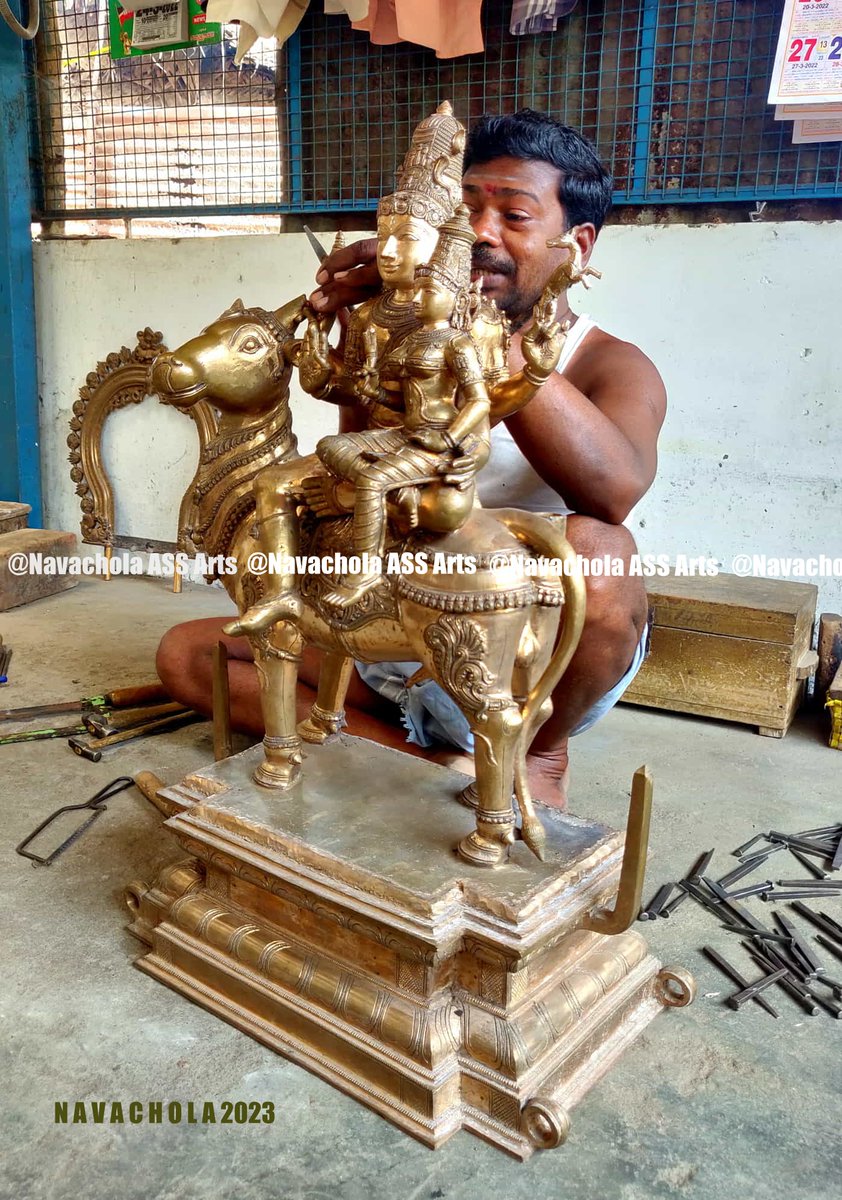 Masterpiece in metal!!
Work under process click.
Unique & Traditional South Indian ART from #navachola , Stay joined!
For more details Mobile/WhatsApp 91 9095121179
#Swamimalai #Thanjavur
#SouthIndianArt #SouthIndianBronze #BronzeCasting #Hinduism