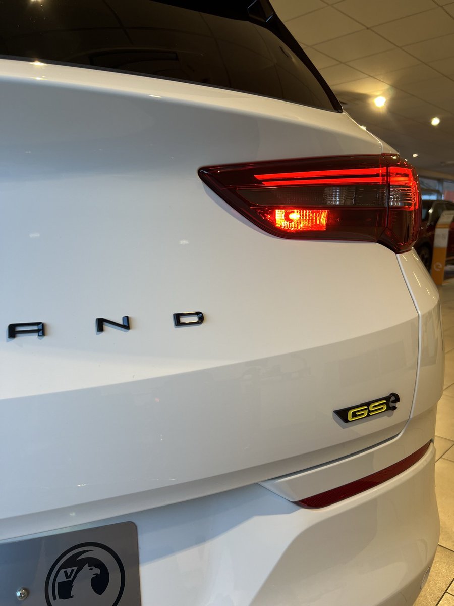 Redefining performance and sustainability in one sleek package. The #vauxhall Granadland GSe ⚡️

Visit your local WJKing Vauxhall dealer to test drive this weekend. 

wjking.co.uk/vauxhall/new-c…

#gse #grandland #grandsport #electric
