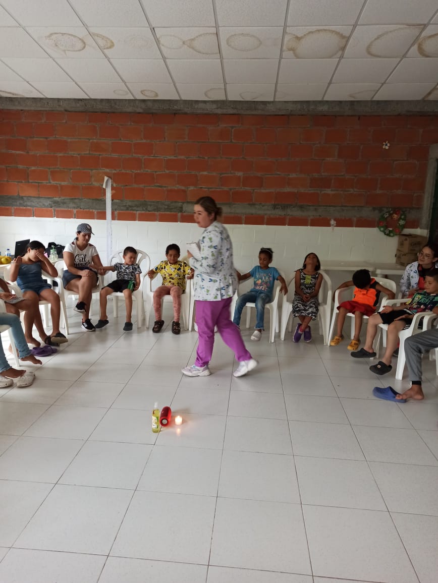 NutrirONG's tweet photo. Durante este mes se abordó con los niños de comedor La Frontera en Chinchiná, una estrategia vivencial sensorial, qué invita a conectar con las emociones desde los aromas relajantes, explorando así el sentido del olfato como un medio de relajación y liberación de tensiones. https://t.co/Pbh9wbx2Mv