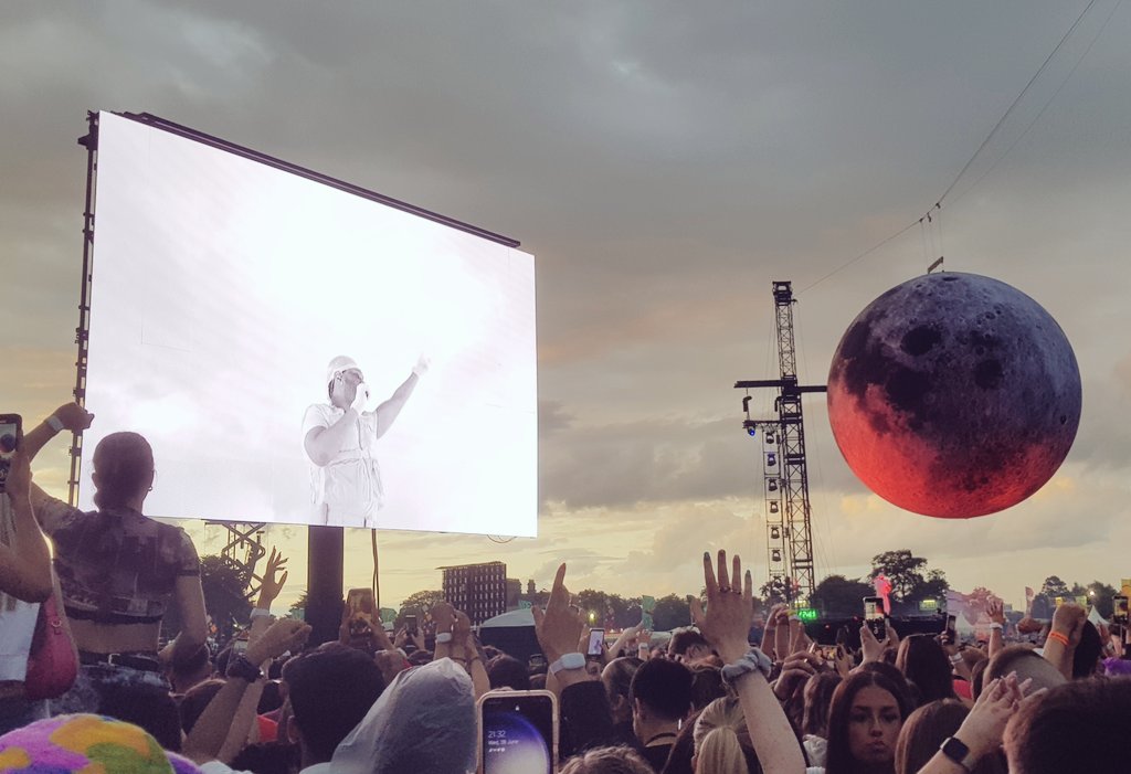 Name cannot be blank tweet media