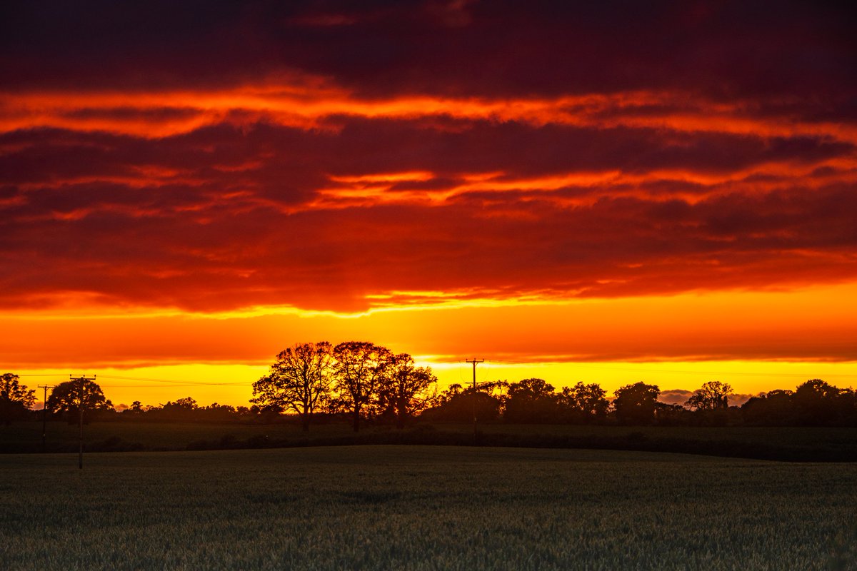 @StormHour Sunset over Shropshire
#StormHour #POTM