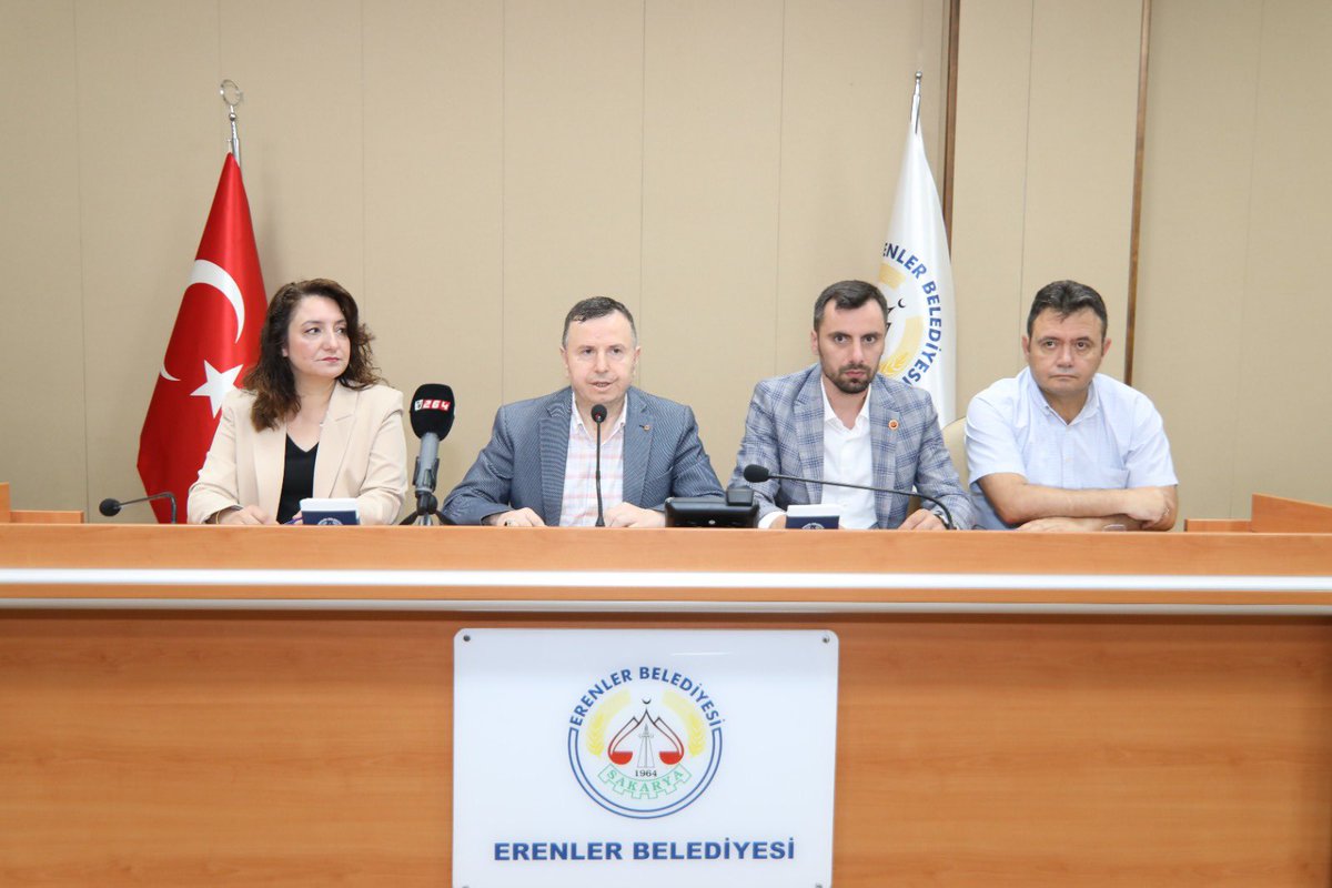 ErenlerBelediye's tweet photo. Belediye Başkanımız Fevzi Kılıç’ın vefatının ardından yasalar gereği yürütülen süreç kapsamında olağanüstü toplanan Belediye Meclisimizde, Belediye Başkan Vekilliği görevini sürdüren Rahmi Şengül Belediye Başkanlığı görevine seçilmiştir. https://t.co/s2B1OFacul