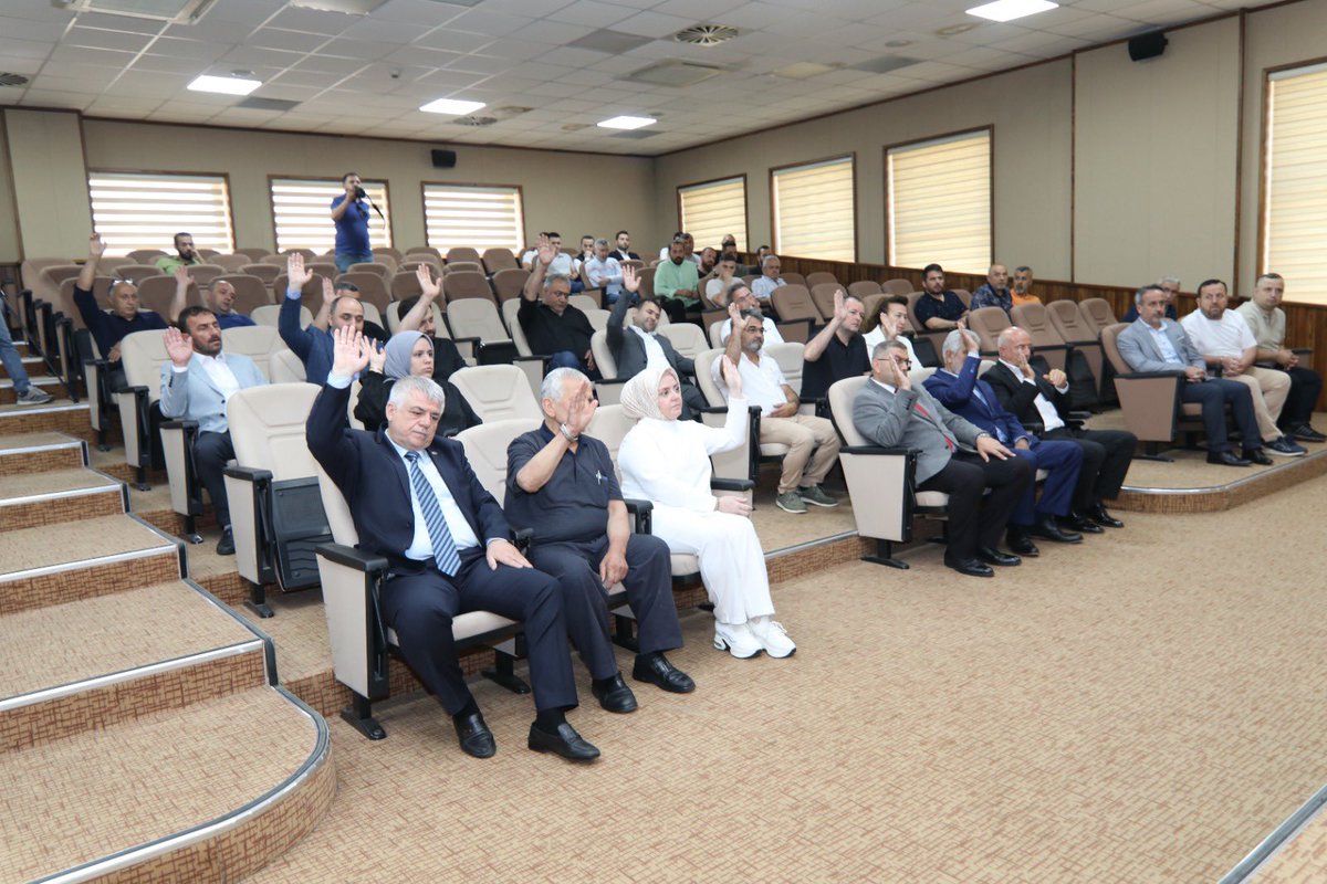 ErenlerBelediye's tweet photo. Belediye Başkanımız Fevzi Kılıç’ın vefatının ardından yasalar gereği yürütülen süreç kapsamında olağanüstü toplanan Belediye Meclisimizde, Belediye Başkan Vekilliği görevini sürdüren Rahmi Şengül Belediye Başkanlığı görevine seçilmiştir. https://t.co/s2B1OFacul