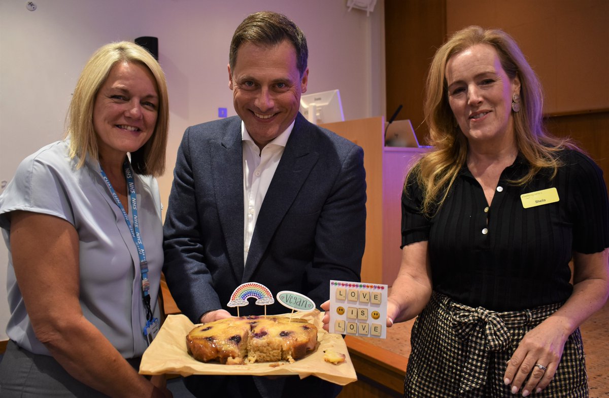 Eastbourne's 'ShowUsYourPride' Bake Off was a success with @Jacquie_Fuller, Richard and Sheila as our fabulous judges. The  winner was the vegan pineapple upside down cake! Well done Sarah Fox for your amazing cake and thank you to everyone who has donated cake and money https://t.co/bBcqx6tKZt