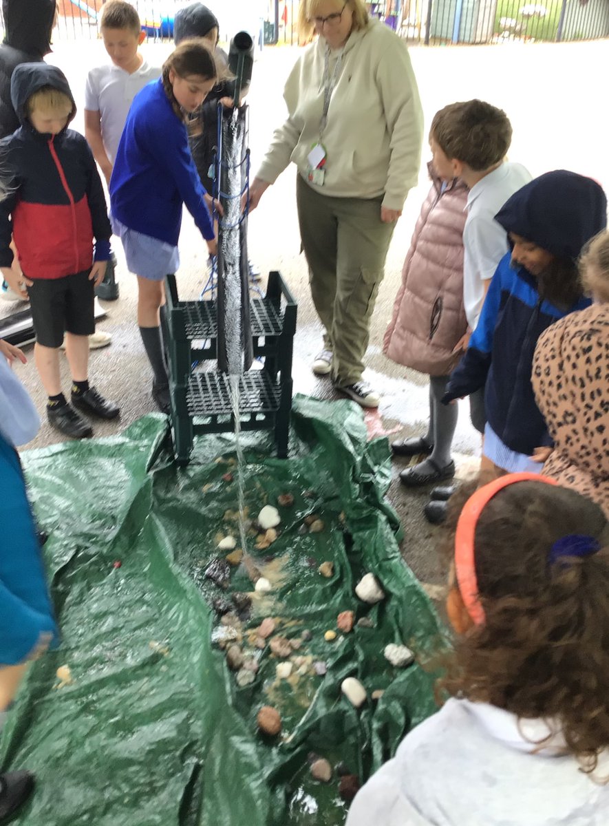 ksjceaided's tweet image. Barn Owls created their own river using what we have learned. Our river started in the mountains and we explored the effects of water on different river beds. What happens to the flow when we create meanders? 
@EYPPC_GA @TheGA #nationalfieldworkweek