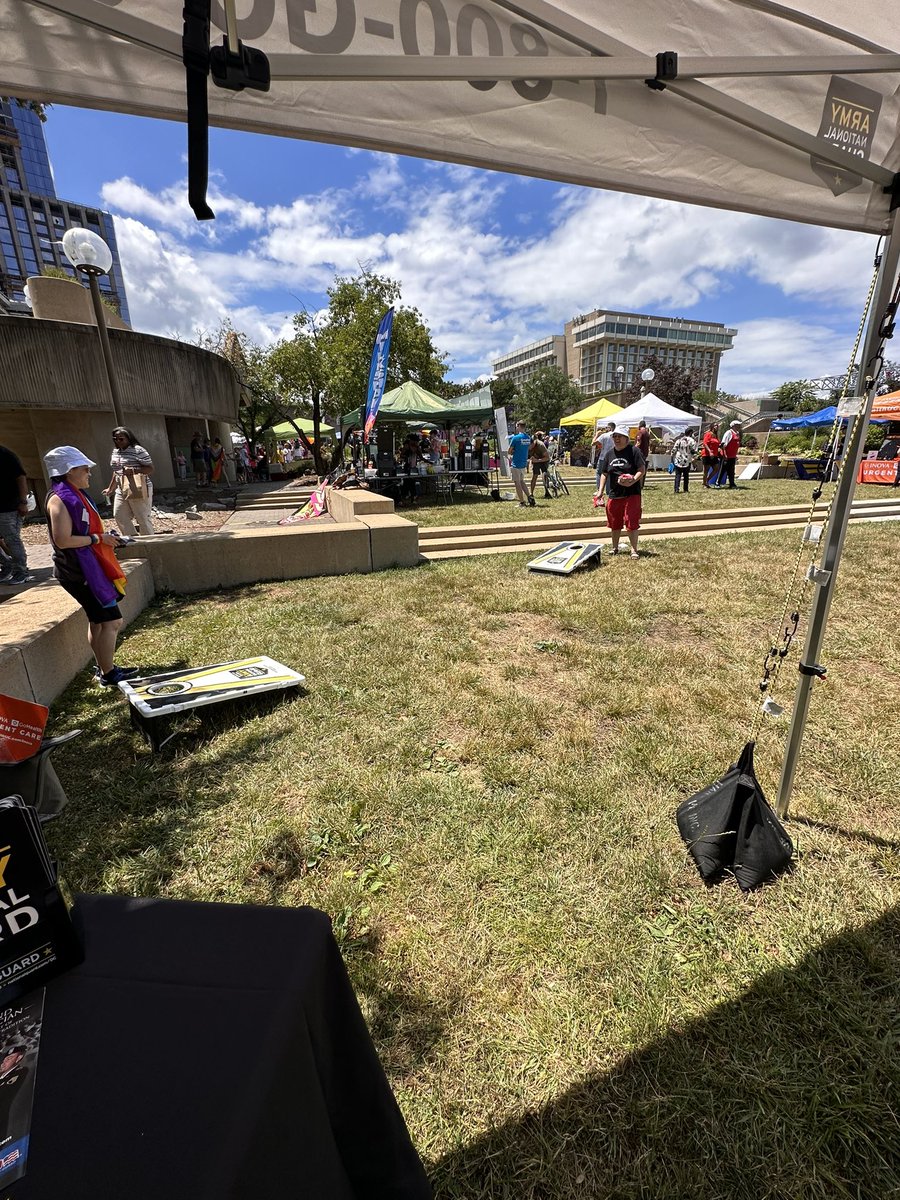 DCNationalGuard's tweet image. 💥 Throwback 💥

The Arlington Pride Festival held this past weekend was an ALL inclusive community event celebrating PRIDE. ☀️🏳️‍🌈🎉🇺🇸 🕶️

Did you miss you miss our table at the festival? Contact Us:

#PrideMonth #ArmyEquityInclusion
#EqualityWithoutException #arlpride