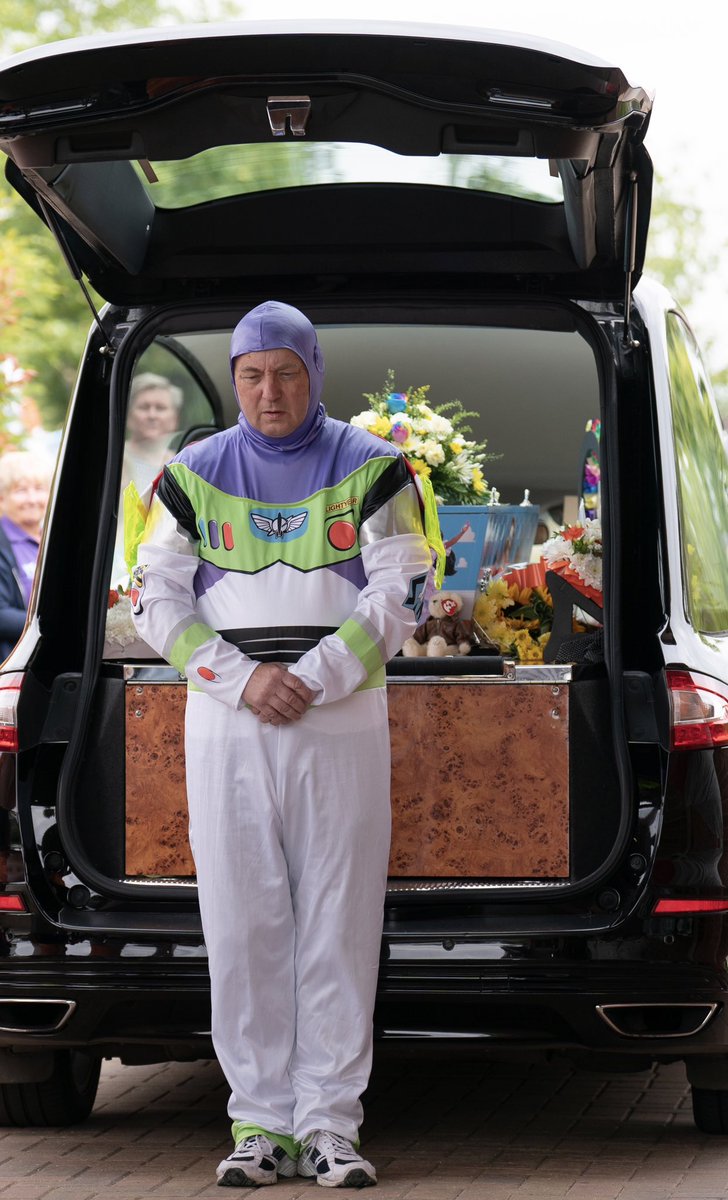 jjgiddens's tweet photo. The life of Noah Cox-Lee is celebrated at his Disney themed funeral at Basildon Crematorium. Nearly 200 bikers joined the funeral cortège where funeral directors donned fancy dress for the five-year-old Disney fan who was born with the rare neurological condition FOXG1 syndrome https://t.co/PdXy8ePk96