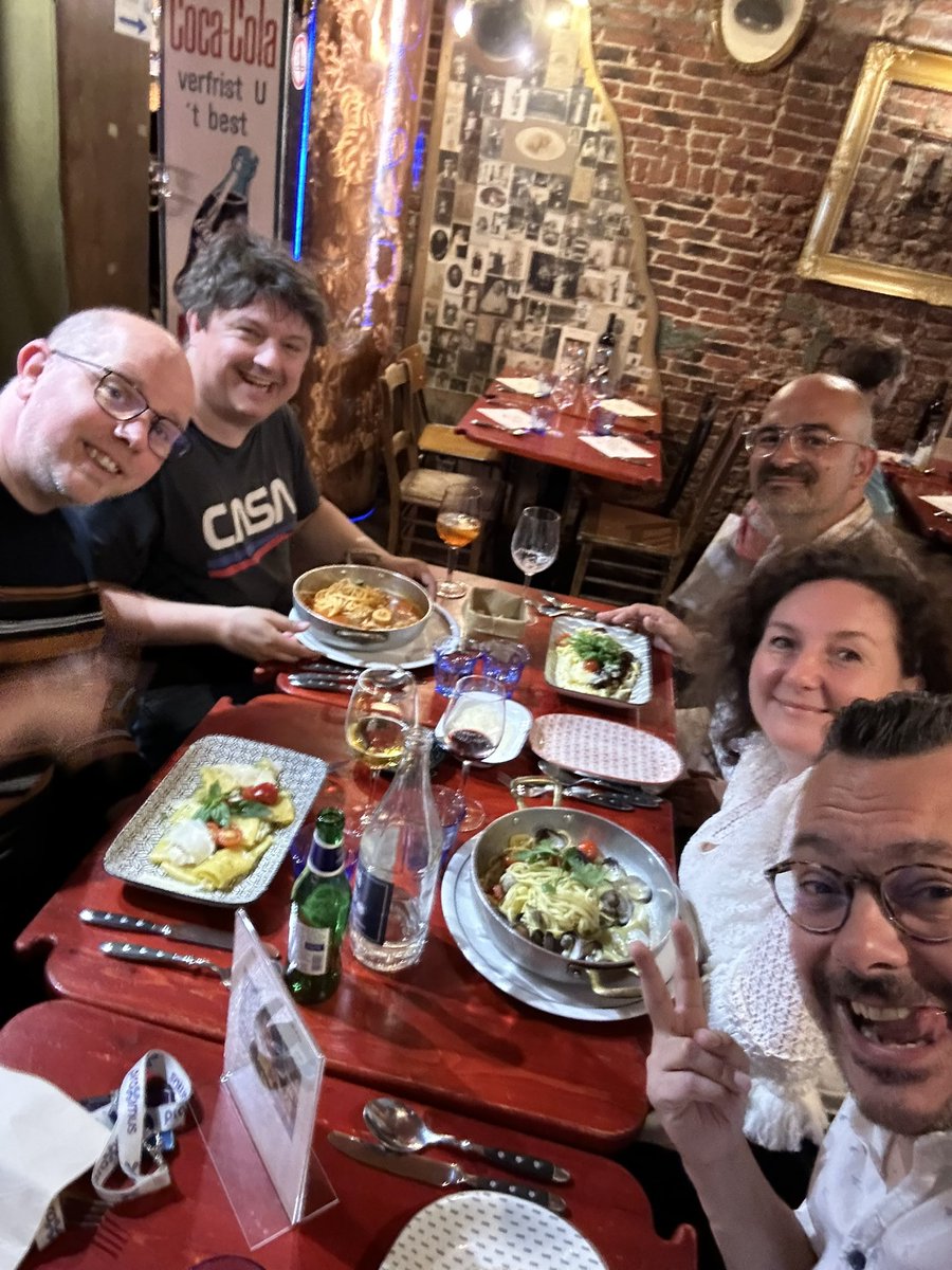 Quel meilleur jour que le #SocialMediaDay2023 pour organiser un bon vieux #twunch, hein ?

Ça m’a donné des envies de faire un tout aussi bon vieux #FF à <a href="/valeriec9/">Valérie Champault</a> <a href="/Mateusz/">Mateusz</a> <a href="/desire_dupas/">Désiré Dupas</a> <a href="/Valent1Bouttiau/">Valentin Bouttiau</a> sans pour autant oublier @cedricgodart 👀