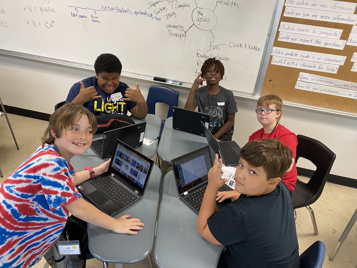 NSal_411's tweet photo. Another successful week at #CampGISD. Lots of learning with @Canva digital tools. https://t.co/OYmioyOHGk