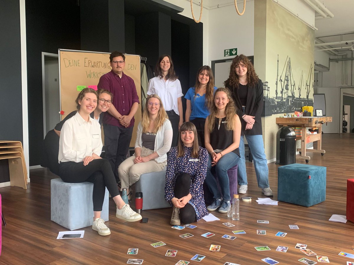 NapoKo (@napoko_) on Twitter photo It's a wrap! Die #PolKomm2023 ist vorüber. So viele tolle Gelegenheiten, sich während und abseits der Tagung mit der Fachgruppe auszutauschen. Danke für die Orga <a href="/diid_hhu/">DIID</a> & <a href="/FG_KommPol/">DGPuK FG KommPol</a>, die auch unseren WissKomm-Workshop mit <a href="/herr_bege/">@herr-bege.bsky.social</a> gesponsort haben. Es war ein Fest! It's a wrap! Die #PolKomm2023 ist vorüber. So viele tolle Gelegenheiten, sich während und abseits der Tagung mit der Fachgruppe auszutauschen. Danke für die Orga <a href="/diid_hhu/">DIID</a> & <a href="/FG_KommPol/">DGPuK FG KommPol</a>, die auch unseren WissKomm-Workshop mit <a href="/herr_bege/">@herr-bege.bsky.social</a> gesponsort haben. Es war ein Fest!