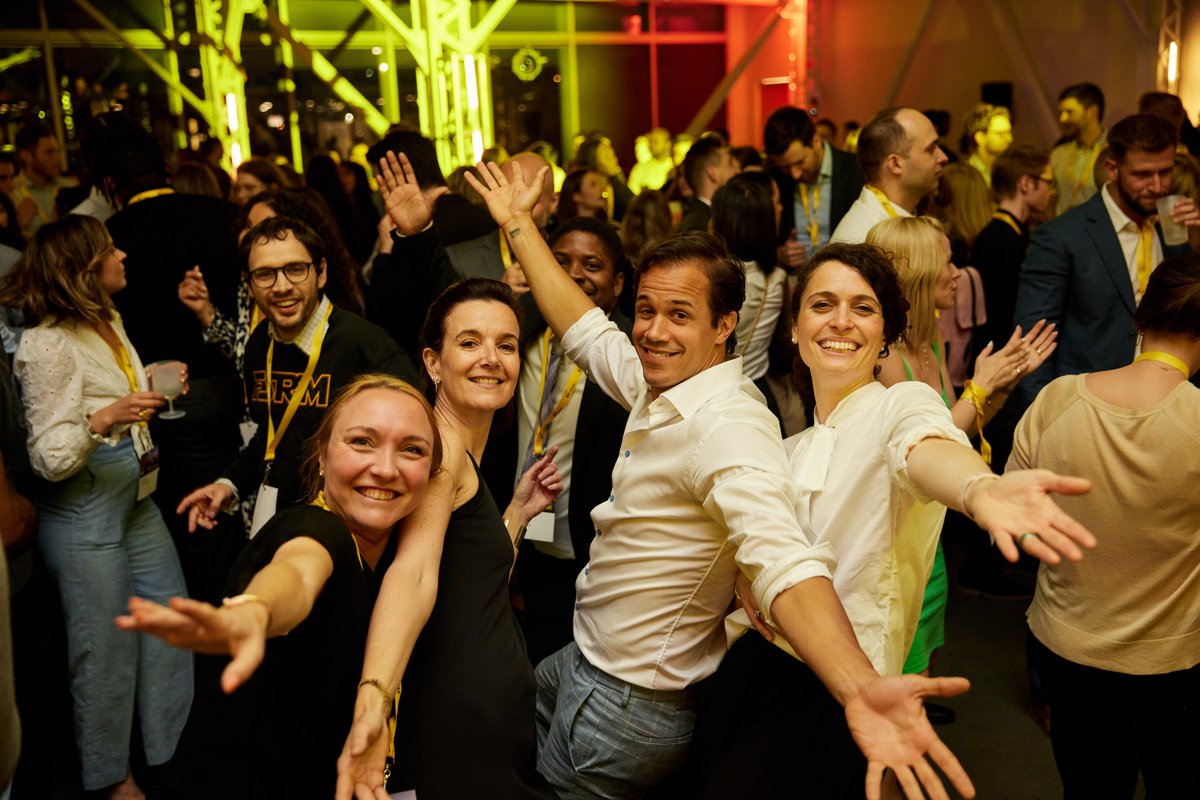 EYCanada's tweet photo. Humeur de juin : 🏳️🌈 🌞 🍲 🎉🧡 Faites défiler pour voir des photos de notre #collectivitEY du mois dernier et n’oubliez pas de nous envoyer les vôtres en nous identifiant #EYCanada dans tous vos médias sociaux! 👉🏽
#YouBelong #BetterWorkingWorld #BetterUs https://t.co/8tUr3LgEZg