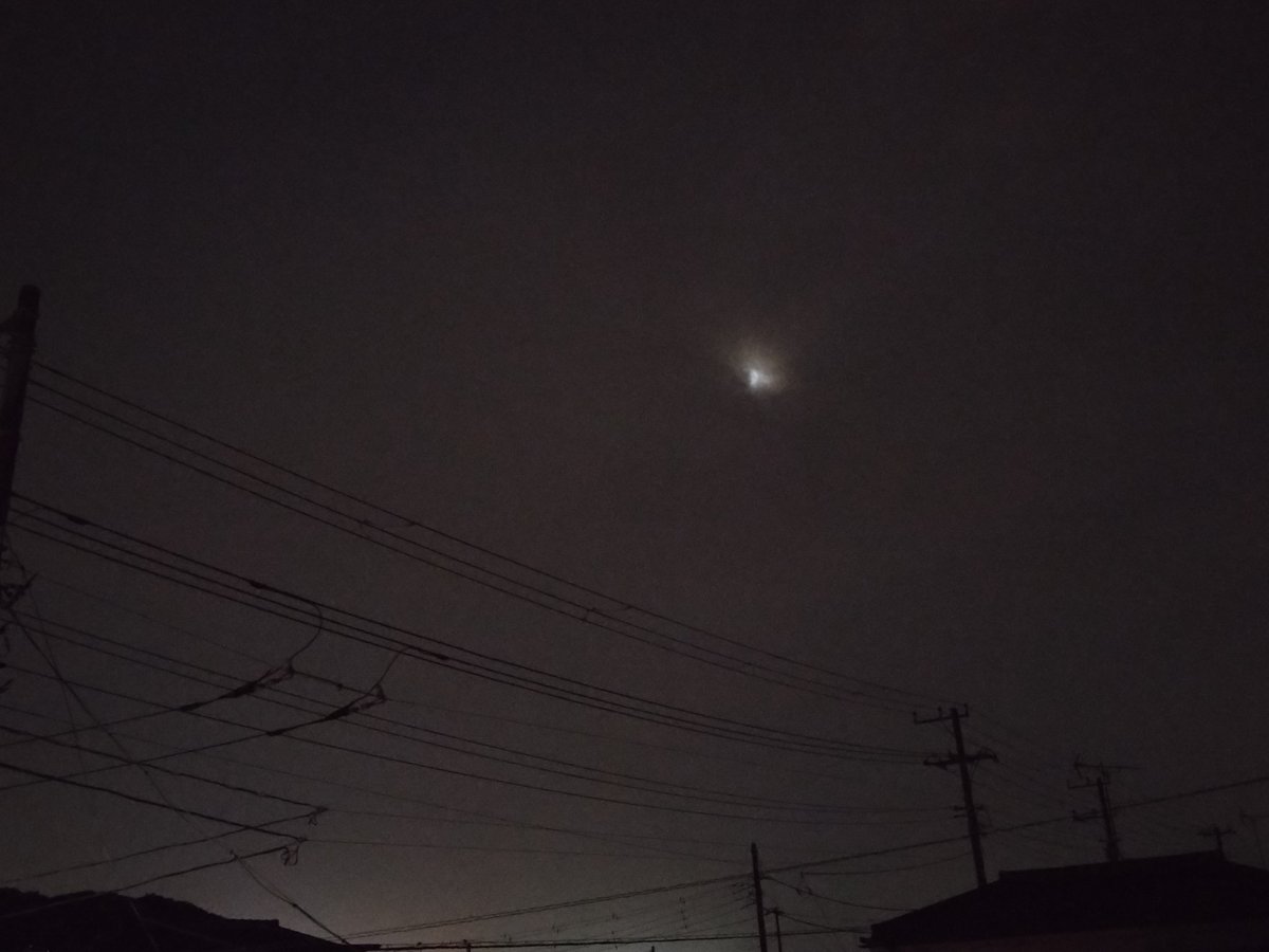 雨中の朧月夜.🌕

六月の終わりの夜空.✨🌂

#イマソラ #空ネット
#月 #夜空 #夜景
#Photo #空が好き
#photooftheday
#写真 #風景
#Photography 
#キリトリセカイ
#空がある風景
#写真で伝える私の世界
#私のフィルダー越しの世界
#写真好きな人と繋がりたい