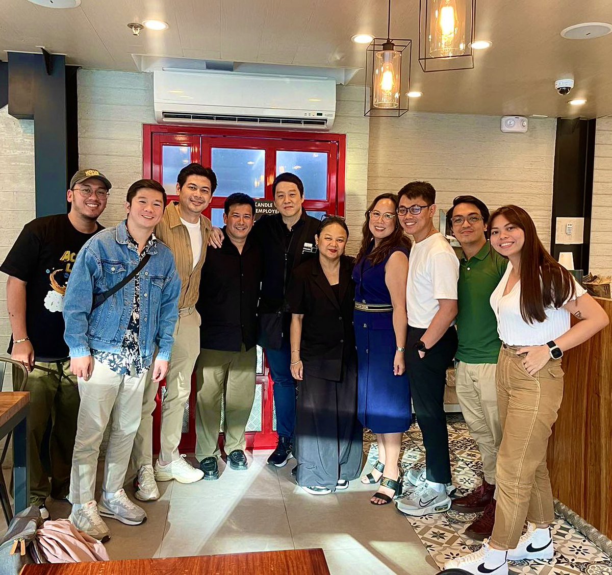 RichardPoonPh's tweet image. So happy @iamjohnprats will direct my Christmas concert at the Newport World Resorts on DEC 22(Friday)!🎄🎄🎄☃️☃️☃️❄️❄️❄️ Planning started today with my @cornerstone_ofc production team!!!
#TheCroonerPH
#TheCroonerCHRISTMASconcert
#DEC22
#NewportWorldResorts