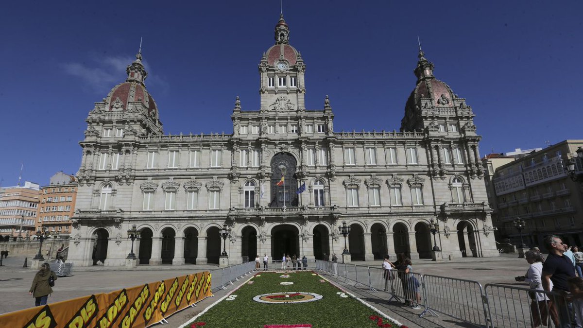 vocescoruna's tweet photo. A Coruña, abocada un año más a un día del Rosario no festivo https://t.co/szQwiNGXyr https://t.co/qwPz49zPNf
