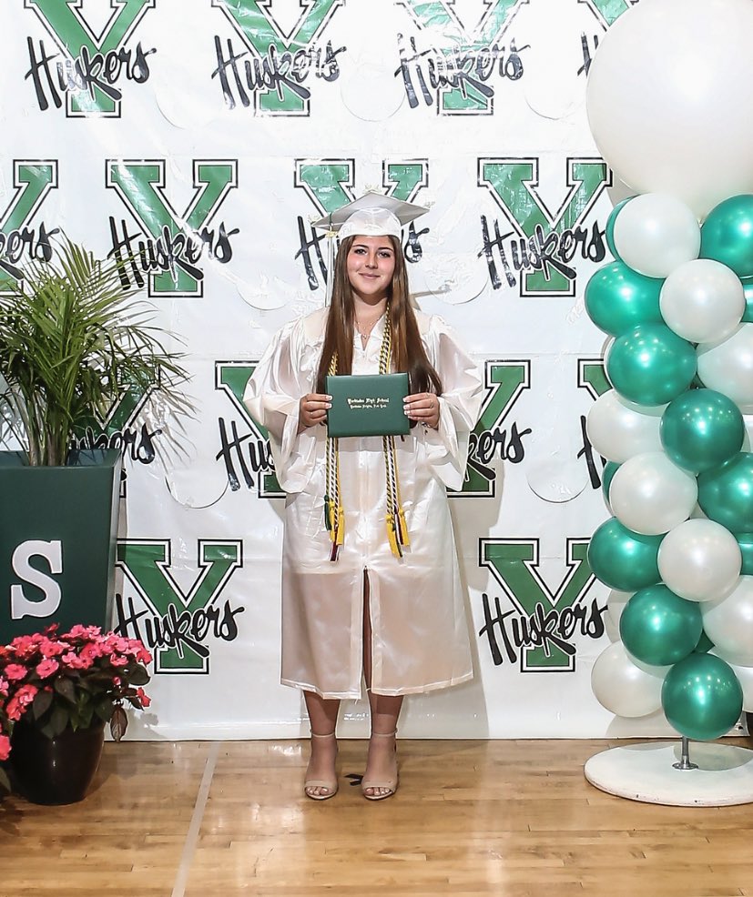 YorktownSB's tweet photo. Congratulations to our three graduates! You will be missed 💚🎉🎓 @SReillyWISE @bellag_123 @44_adrianna_44 https://t.co/MiEPx1aORO