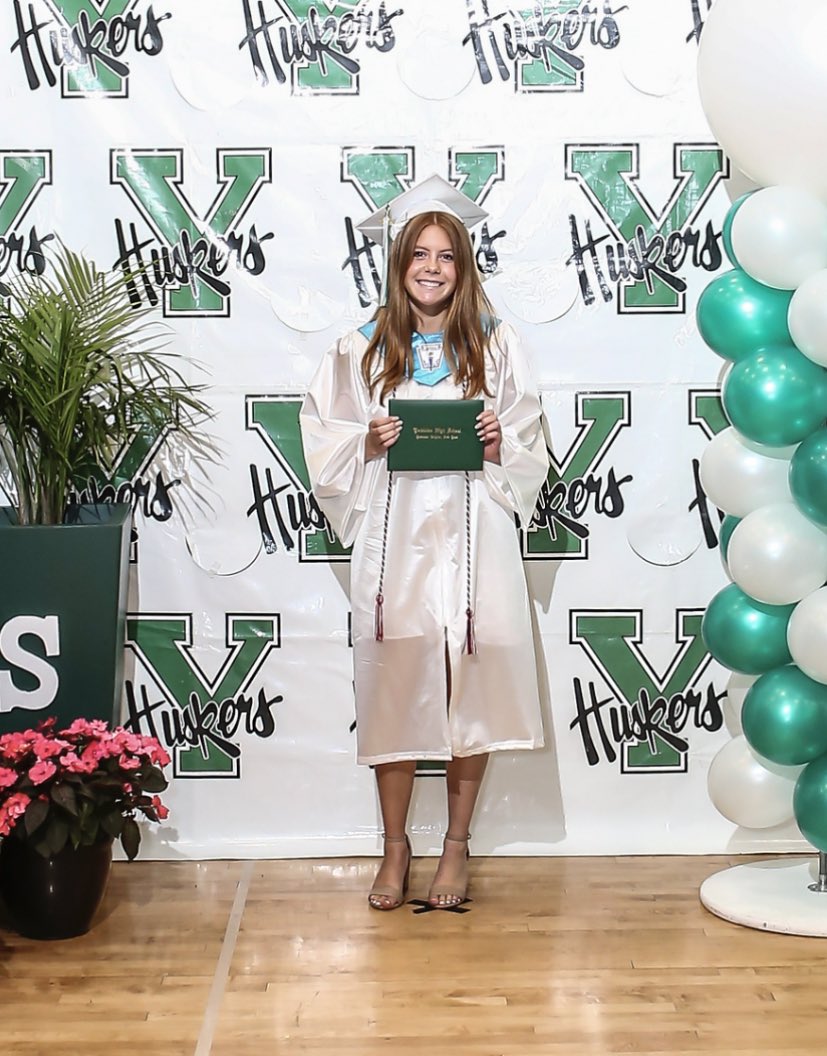 YorktownSB's tweet photo. Congratulations to our three graduates! You will be missed 💚🎉🎓 @SReillyWISE @bellag_123 @44_adrianna_44 https://t.co/MiEPx1aORO