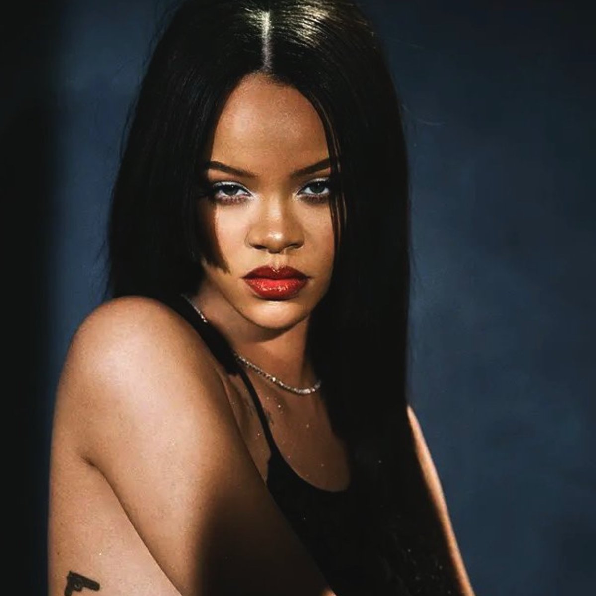 .@rihanna becomes the first female artist in history to have a milestone 10 songs with 1 billion streams each on Spotify.