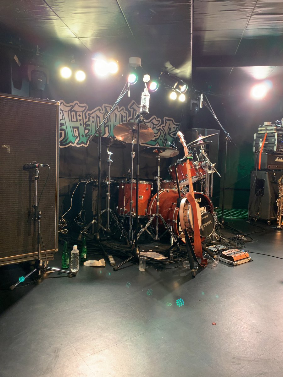 caffeine_bomb's tweet image. 初箱でしたが、清潔感のある町田クラシックス。オレスカバンドもチェリコも良き。LFさんからまさかのビール。お気遣いありがとうございます。マサヤさんとの速弾きはサイコーでした。
#東京
#町田
#CLASSIX
#ライブハウス
#チェリコ
#TCCS
#カツヲデラロッサ
@LFxROCKZ