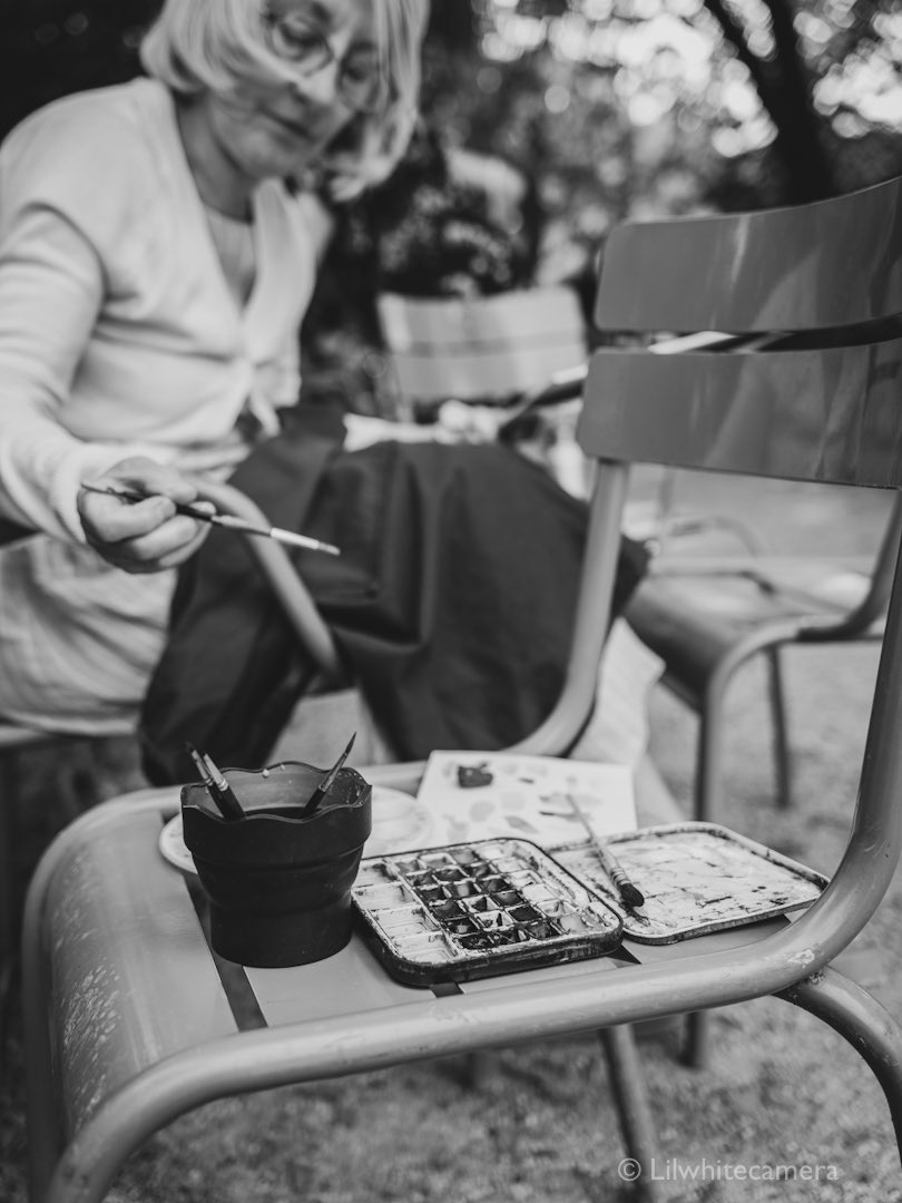 Lilwhitecamera's tweet photo. 📸 #LilPhotoFriday
J'ai enfin pu réellement tester mon Leica ! Au parc j'ai croisé cette dame qui peignait paisiblement. Elle m'a autorisé à la prendre en photo et nous avons échangé sur nos passions respectives. Elle était touchante et je voulais partager avec vous ce moment.☺️ https://t.co/Si4rOp4NLW