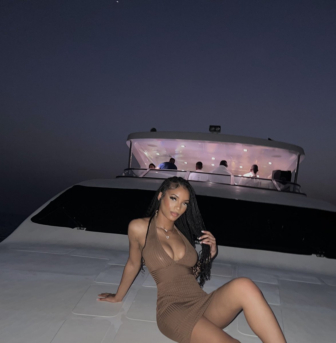 sharjadaa's tweet photo. Let me drive da boat 😗 https://t.co/D4uv9xplWG