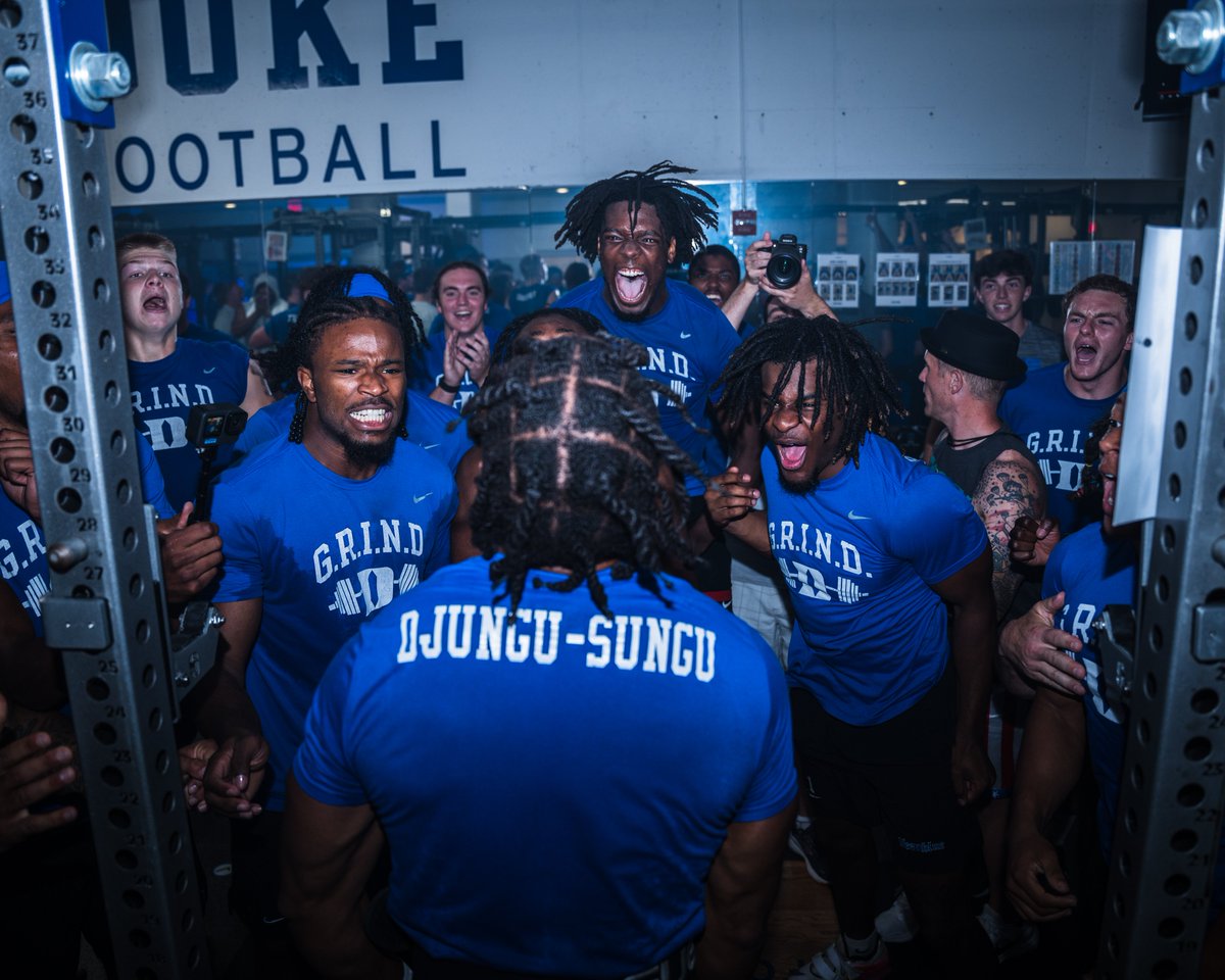 DukeFOOTBALL's tweet image. The vibes were crazy 🤯