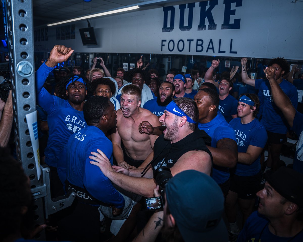 DukeFOOTBALL's tweet image. The vibes were crazy 🤯