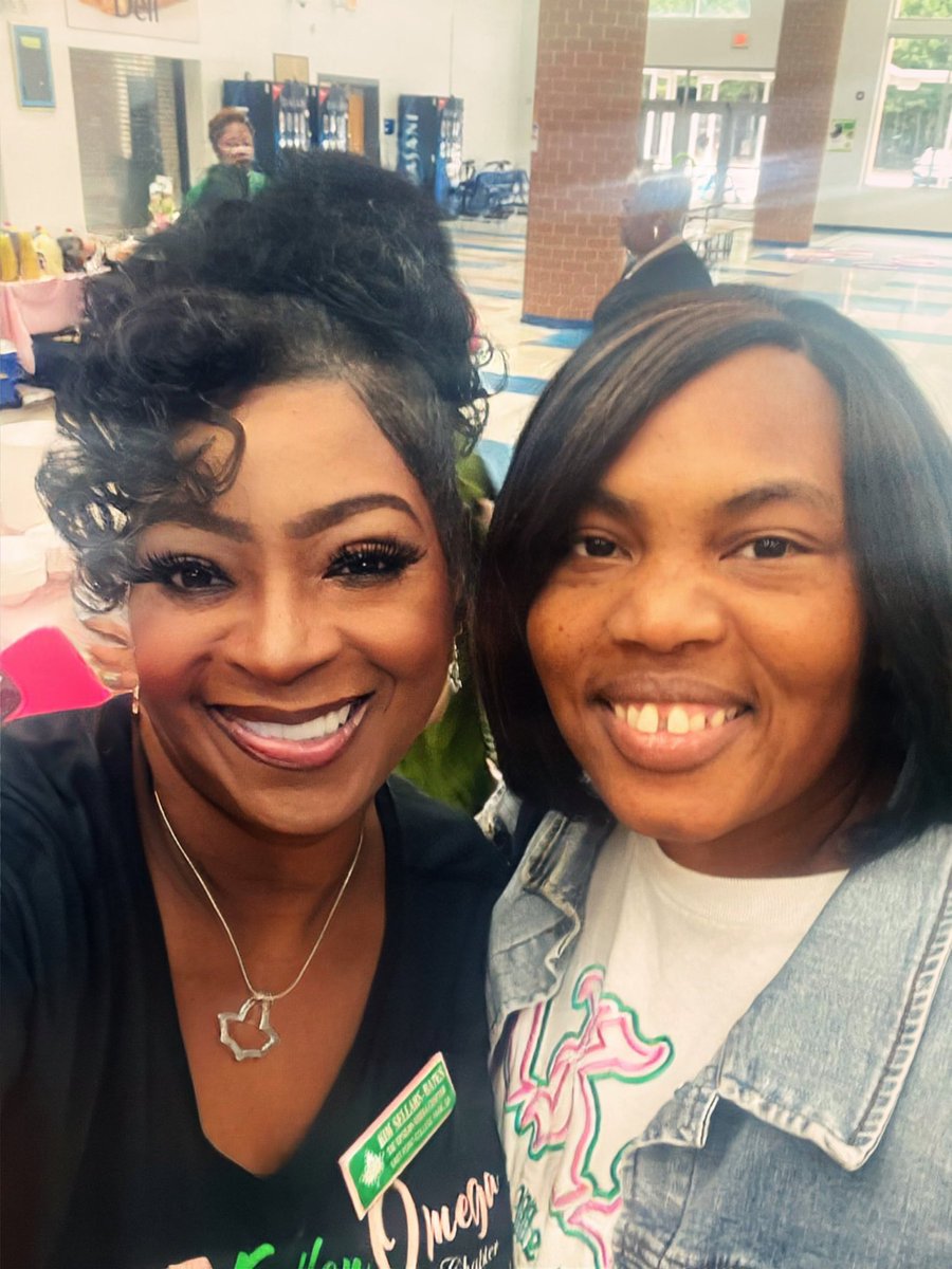 ksb1908's tweet photo. Our dedication to AKA didn’t end when we graduated.🐝We now serve in the same grad chapter. “Them Beta Pi girls” 😊💗💚  
#AKA #AKA1908 #Sorors #Potd #MyASU #BamaState #BetaPi #TEO #bhfyp #service #sisterhood https://t.co/BmaeEuPMQ9