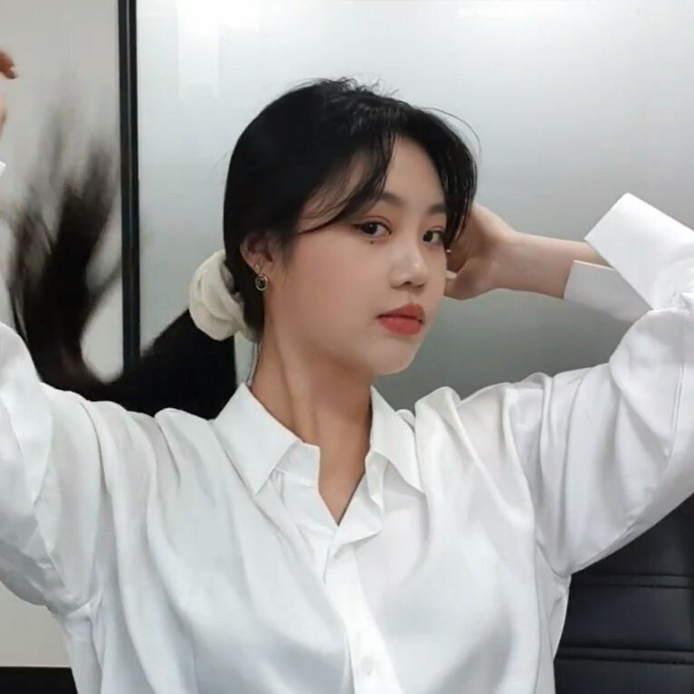 seojei's tweet photo. let me just put this back in the tl real quick because this is one of the most iconic soojins https://t.co/TE3hJmv9b3