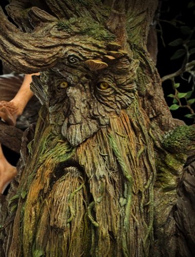 Iggy turning in to the tree from Lord Of The Rings. 😳