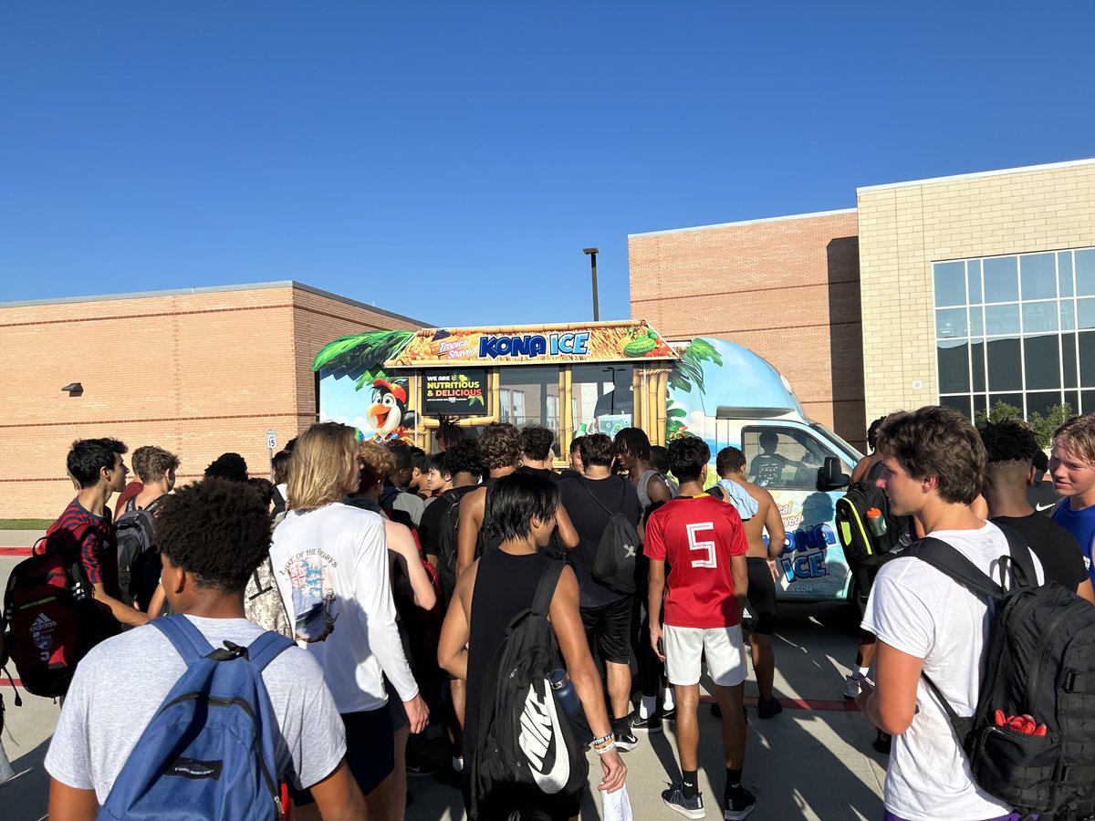 ⁦@alleneaglesfb⁩ heads into 4th of July with some ⁦⁦@KONAICE⁩ of Allen!!!