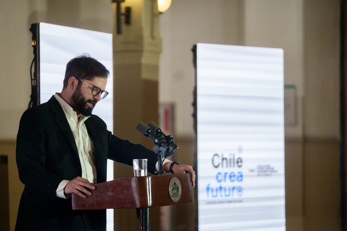 Con <a href="/sergiobitar/">Sergio Bitar</a> y <a href="/solar_paula/">Paula Solar Oliver</a> estuvimos presentes en la entrega del documento Chile Crea Futuro al 2050 del <a href="/ConsejoCTCI/">Consejo CTCI</a> al presidente <a href="/GabrielBoric/">Gabriel Boric Font</a> Un ejercicio más que necesario para construir el futuro de nuestro país. 
Que el futuro sea parte de la agenda