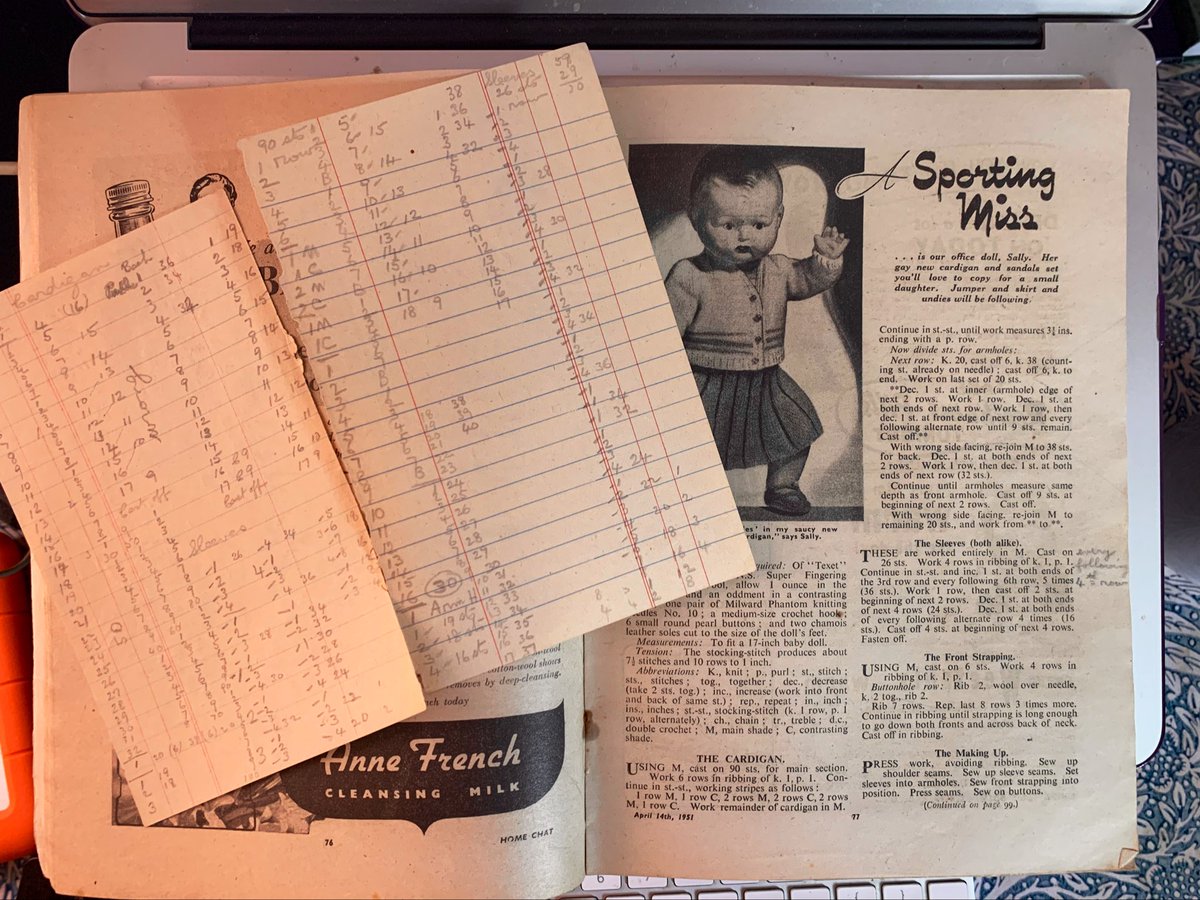 Oh wow, just found the working notes for a doll’s cardigan in a 1951 issue of Home Chat. They are impressively neat! Each row ticked off, with colour changes and stitch counts in brackets 👌